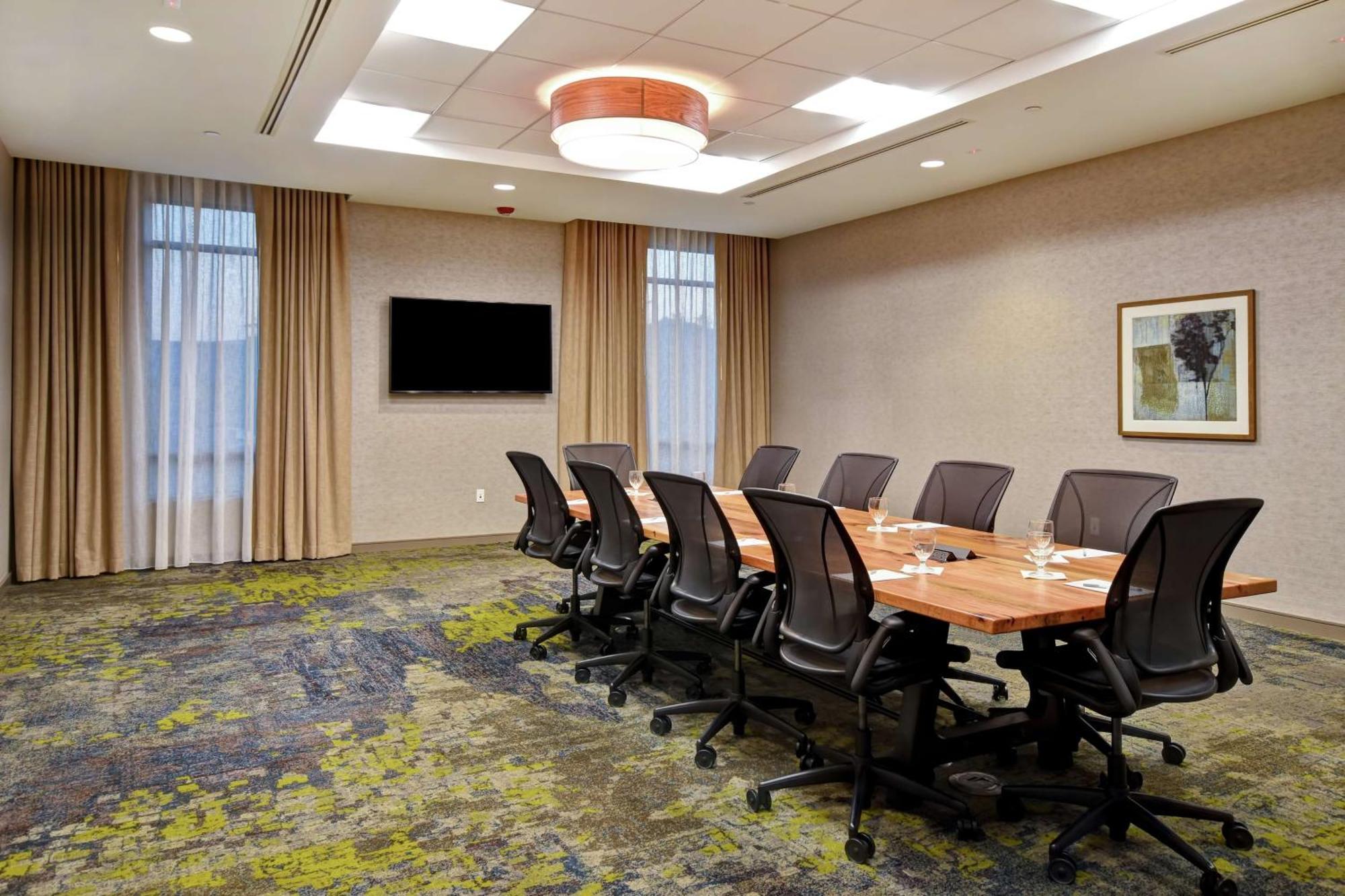 Hilton Garden Hotel 3*